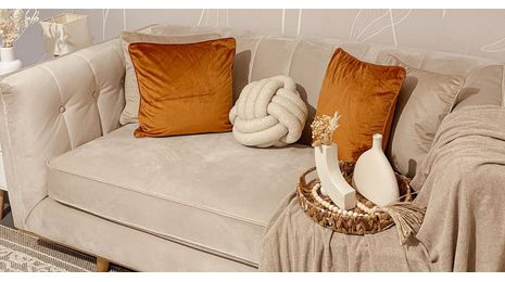Dressing Your Sofa: The Rise of Capsule Styling with Accessories