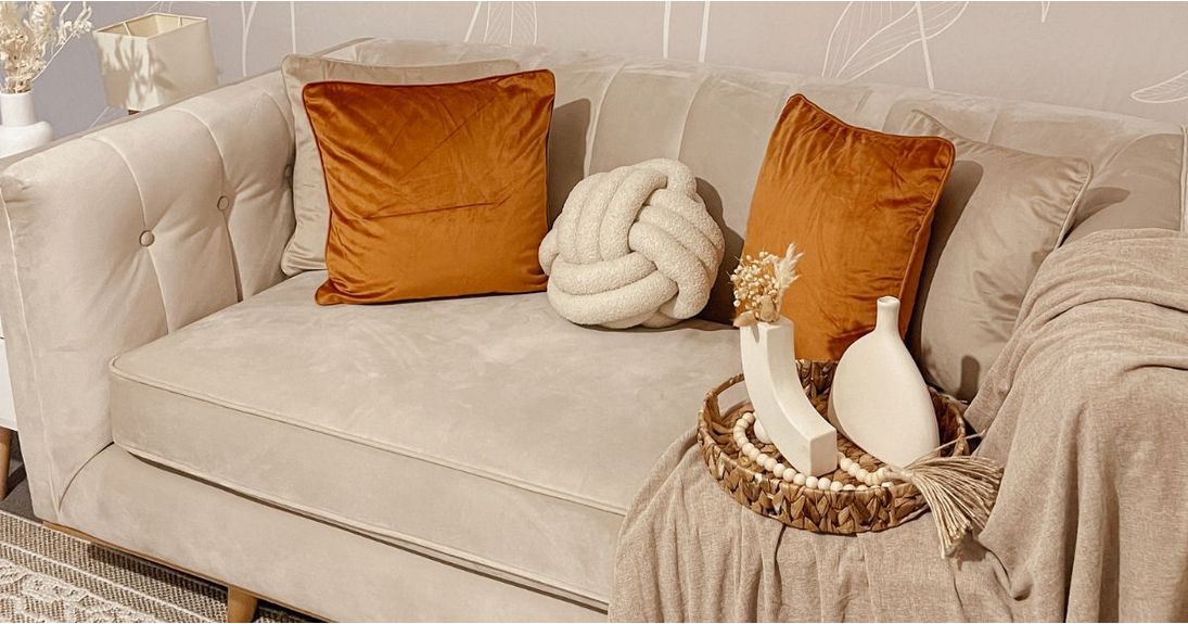 Dressing Your Sofa: The Rise of Capsule Styling with Accessories