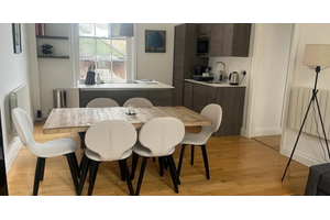 How to arrange the dining space in the kitchen?