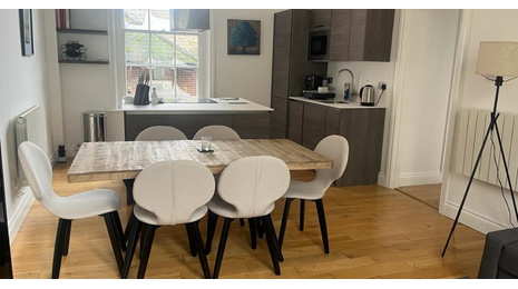 How to arrange the dining space in the kitchen?