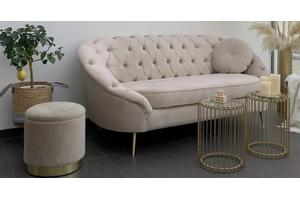 Modern Elegance: How to Combine Gold, Velvet, and Simple Forms in Glamour Style