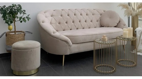 Modern Elegance: How to Combine Gold, Velvet, and Simple Forms in Glamour Style